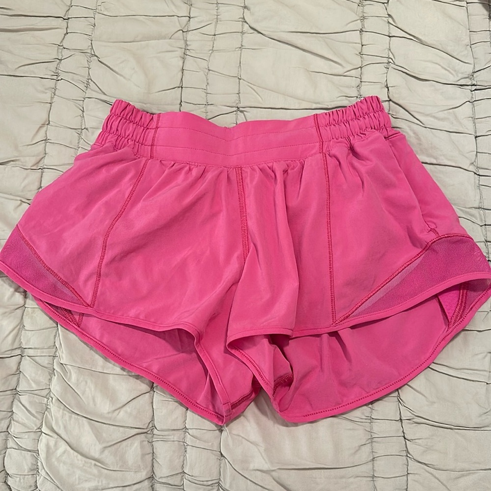 Lululemon Hotty Hot Low Rise Lined Short 2.5” ***SONIC PINK***